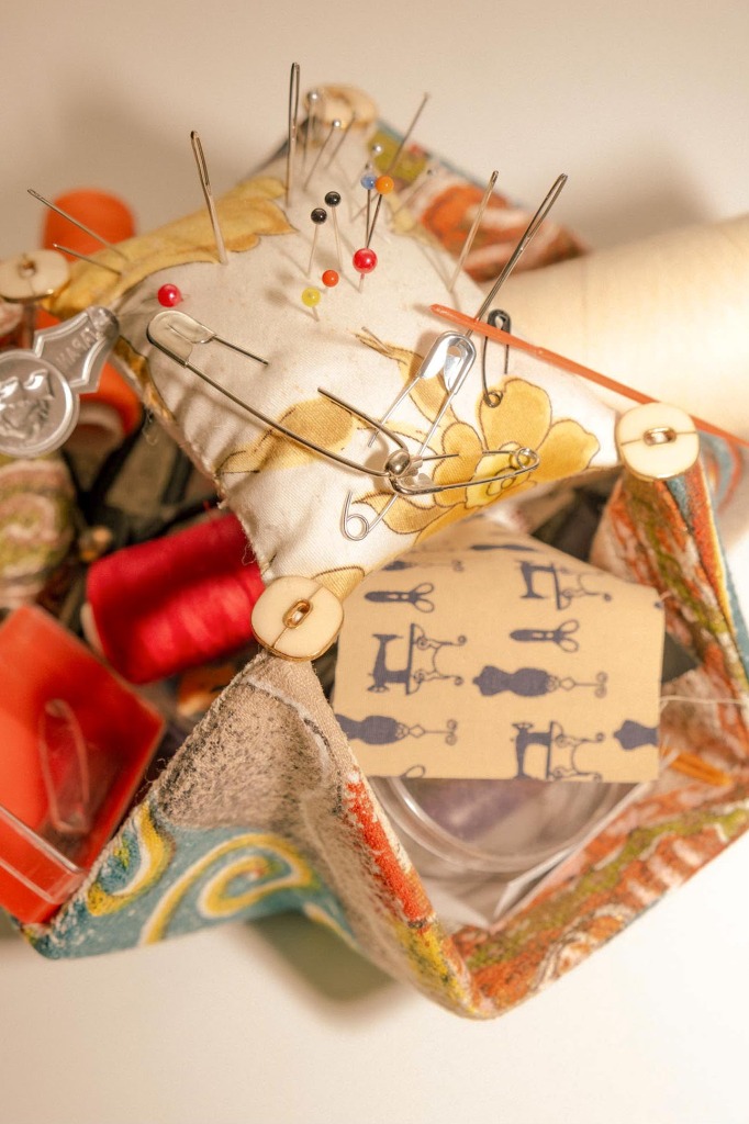 Handgemachtes Nadelkissen und Nähzubehör - Atelier Screations